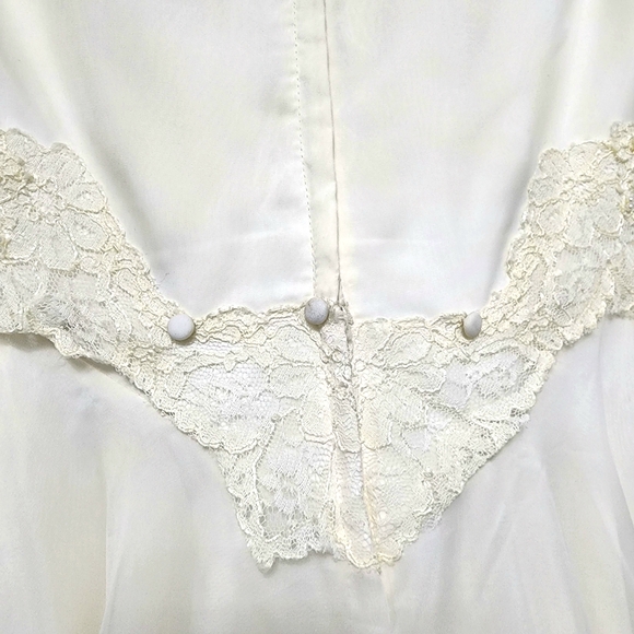 Vintage 80's White Lace Wedding Dress - Picture 9 of 16